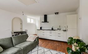 Luxury Garden View Apartment